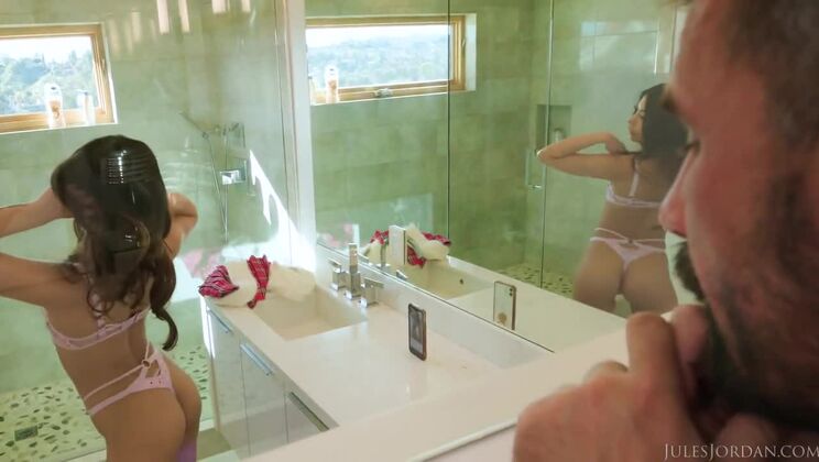 Xxlayna Marie in Stockings Gets Destroyed by Big Dick