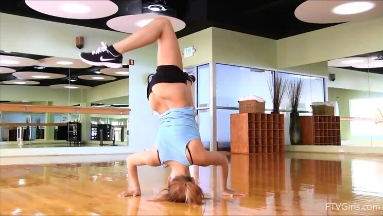 Young Anita's Nudist Solo Scene