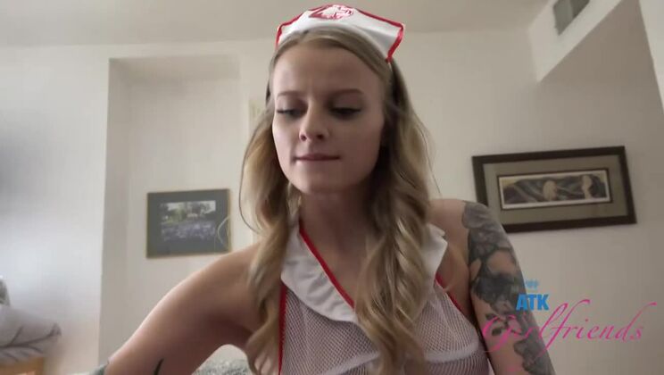 Paris White Nurse Gives Foot Fetish Fun