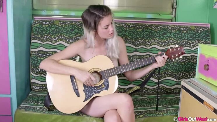 Tasmyn - Solo Amateur Blonde Fun