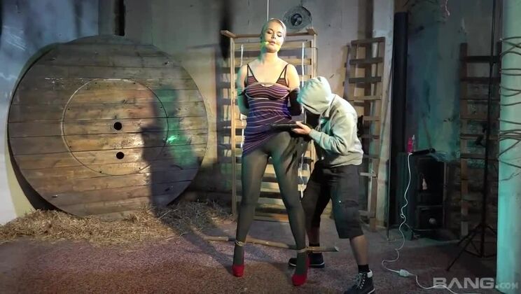 Sexy Nikky Dream Cums Hard On Master's Powerful Vibrator