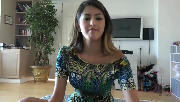 Amateur Latina Sophia Leone's Foot Skills