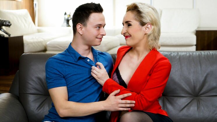 [LustyGrandmas] - Old Nikki Nuttz and Young Di Devi Get Naughty - Nikki Nuttz - Di Devi