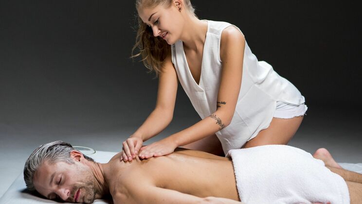 [Joymii] - Double Cum on Tiffany's Face After Massage - Lutro - Tiffany Tatum