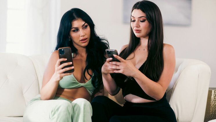 [Mommy'sGirl] - Alyx and Queenie's Intimate Moment