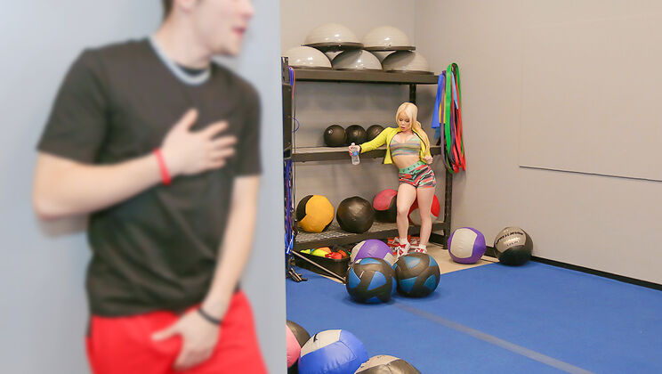 [MYLF] - Mature Woman Gets a Complimentary Massage - Connor Kennedy - Nikki Delano