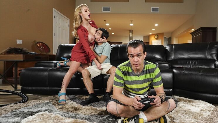 Bubble Butt MILF in High Heels Gets Pounded