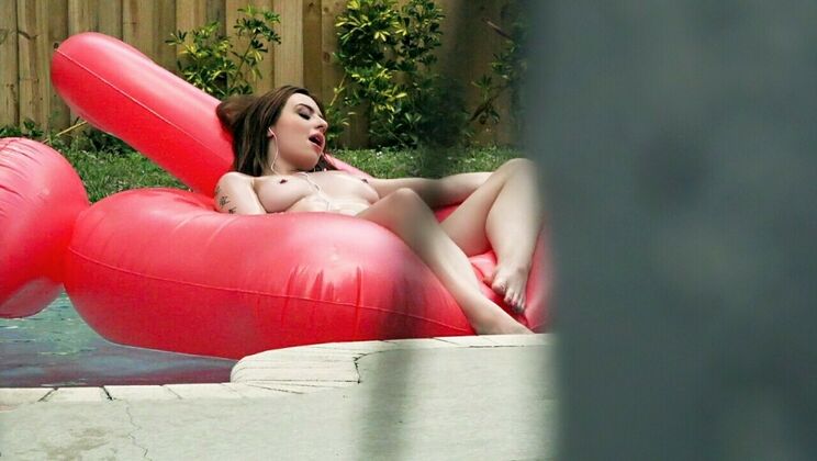 [PervsOnPatrol] - Amateur Couple Gets Voyeuristic by the Pool - Tony Rubino - Scarlet Johnson