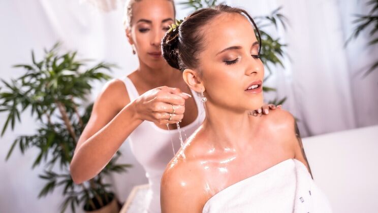 [MassageRooms] - Tattooed Czech Babes with Big Asses - Jennifer Mendez - Emily Bright