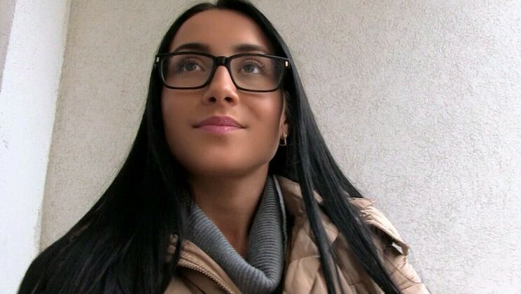 Desperate Lovers in the Hall