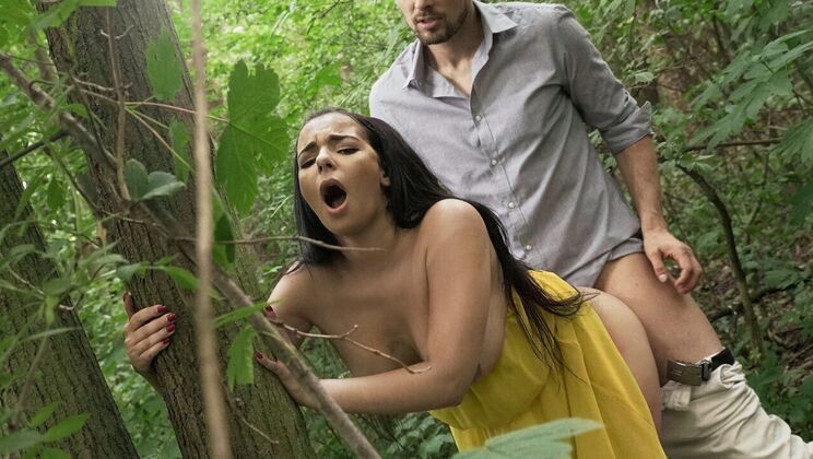 Shaved Pussy Outdoor Sex in Summer
