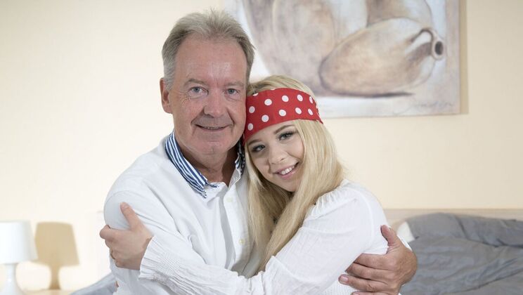 [Oldje] - Old Man and Young Teen in a Kissing and Sex Scene