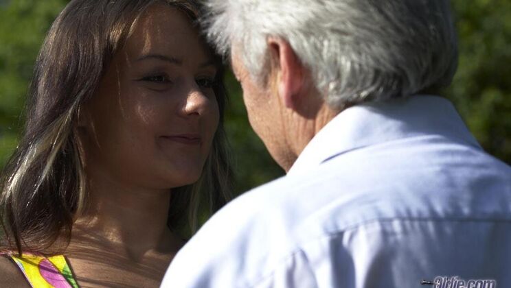 [Oldje] - Blowjob in the Park with Tattooed Jeydah - Gustavo - Jeydah