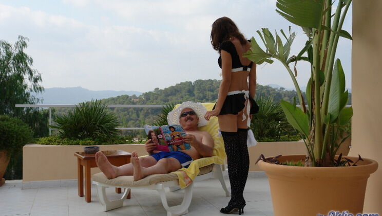 [Oldje] - Blowjob and Cum Swallowing in the Great Outdoors - Yenna - Gustavo