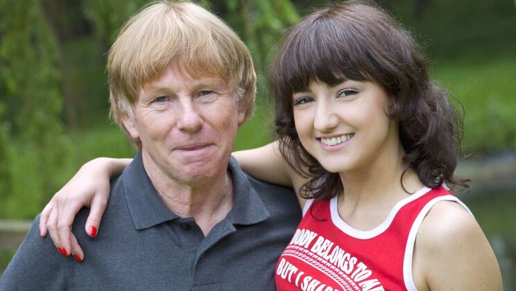 [Oldje] - Brunette Teen Gives Old Guy Blowjob - Suzy Rainbow - Felix