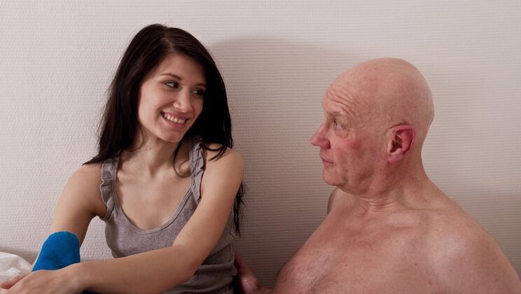 [Oldje] - Hugo and Lilli Maid Cleaning Frenzy - Hugo - Lilli