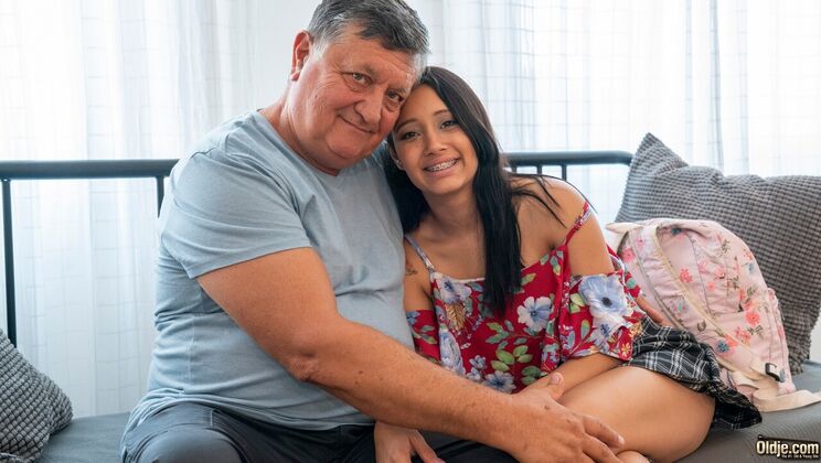 [Oldje] - Natural Tits Babe Lia Ponce Performs Handjob - Lia Ponce - Eddie Montana