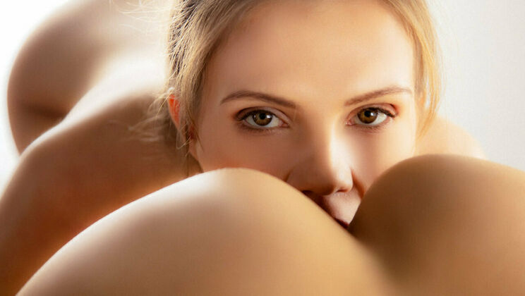 [SexArt] - Stacy and Elina's Sensual Lesbian Massage - Stacy Cruz - Elina De Lion