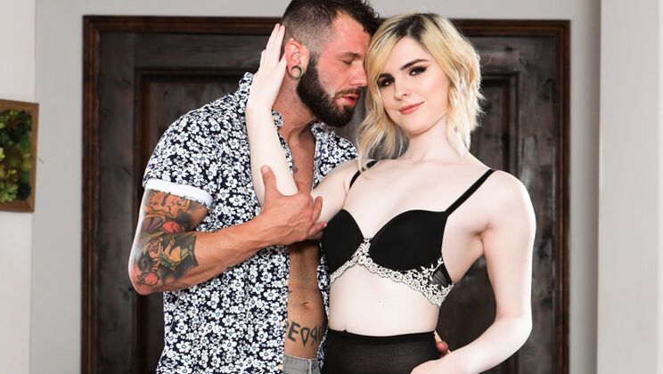 [Devil'sTgirls] - Lingerie and Stockings: Ella's Sensual Experience - Johnny Hill - Jean Hollywood