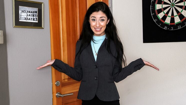 Latina Escort Cameron Canela Gets Naughty