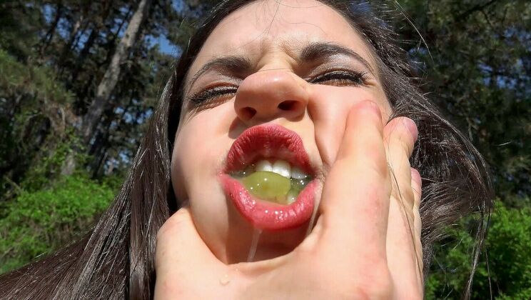 Nekane's Braless Boob-tastic Picnic