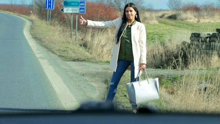 [StrandedTeens] - Eveline Dellai's Wild Stranded Encounter - Eveline Dellai