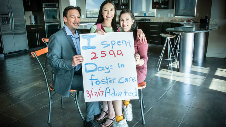 [FosterTapes] - Miniskirt Foster Mom Gets Fucked - Bobby Beefcakes - Jazmin Luv