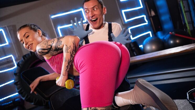 Blowjob and Doggystyle in the Gym