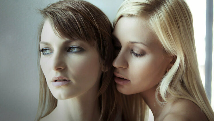 [SexArt] - Shower Play: Blonde and Brunette Lesbians Tracy and Flora Get Wet - Chapter 1 - Tracy Lindsay - Flora