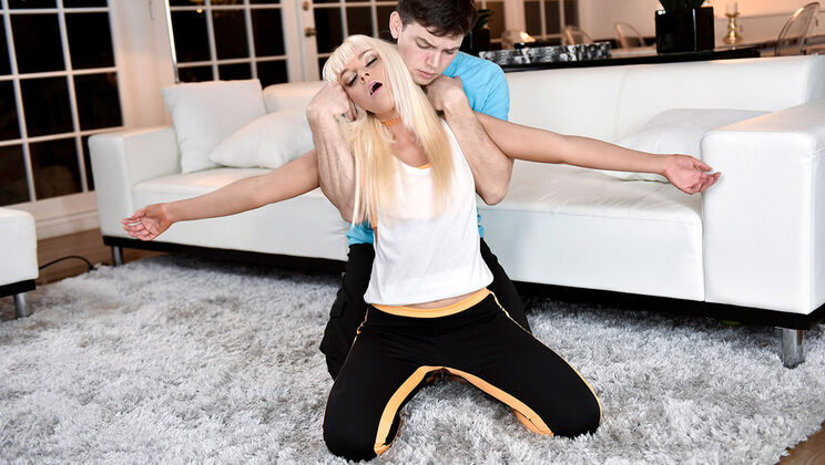 Blowjob Lessons for Blonde MILF