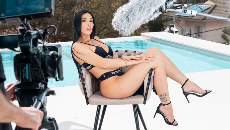 [Private] - Clea Gaultier: French and Fiery