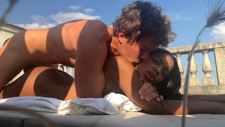 Essel Facefucks Sofi on a Secret Balcony