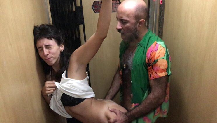 Going Up: Quickie Outdoor Blowjob with Edu & Fe