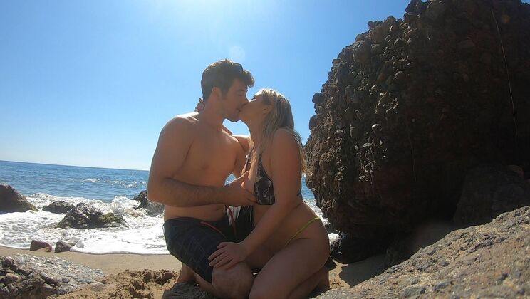 Magical Sex Land: Outdoor Oral Sex With Shaved Erin