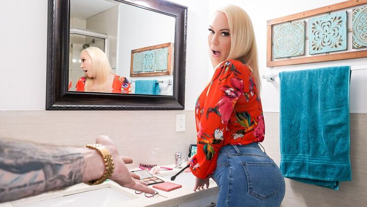 Stepmom Wants Cum in Mouth Quick Before Dad Gets Back