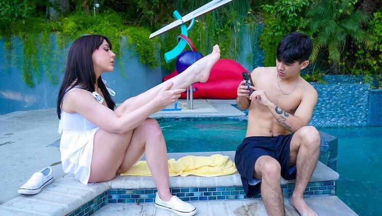 Stepbrother Gets More Than Feet Pics From Whitney Wright