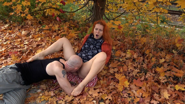 Shaved Pussy Licking in Autumn Leaves with Simona